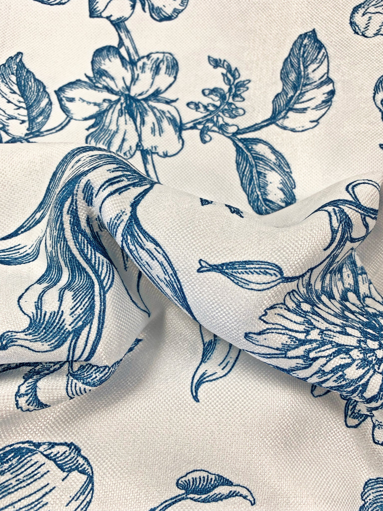 Victoria Blue Premium Table Linen